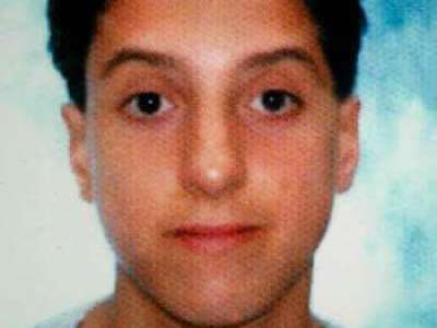 L�opera � dedicata a Michele Fazio, il 15enne che due anni prima venne ucciso da una pallottola vagante esplosa durante una sparatoria tra i Capriati e gli Strisciuglio, due potenti cosche della citt�